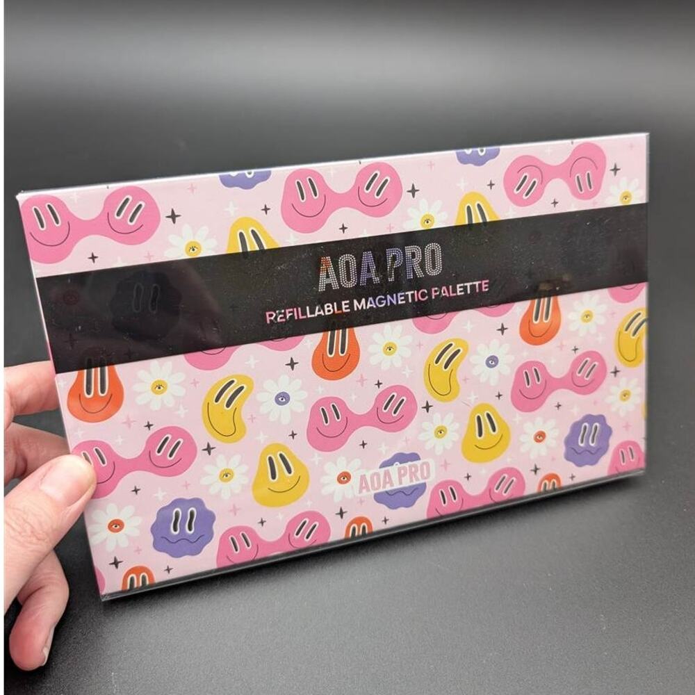 AOA PRO Magnetic Palette Pink Glossy Smiley Faces Flowers Holds 28 Eyeshadows